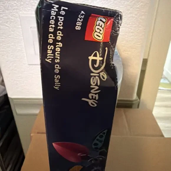 LEGO Disney Sally's Flowerpot Nightmare Before Christmas Sealed, Dented Box - Picture 4 of 4